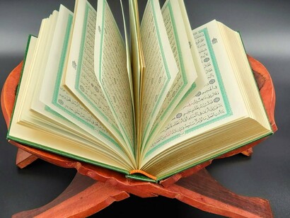 Cingindo-me ao tema proposto falarei apenas de uma pequena, mas importante parcela dos construtores da nação cabo-verdiana: os escritores. Em Cabo Verde sempre se verificaram movimentos de resistência e rebelião contra as autoridades coloniais. Mas sempre foram movimentos inorgânicos, que surgiam despoletados pela fome, pelo abandono ou por algum ato mais desumano do poder colonial







