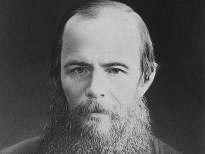 Dostoiévski. Dentre todos os títulos desafiadores que posteriormente eu saberia que são, foi na curiosidade que fui pega. Por que falam tanto? Vou ter que ler para saber! 



