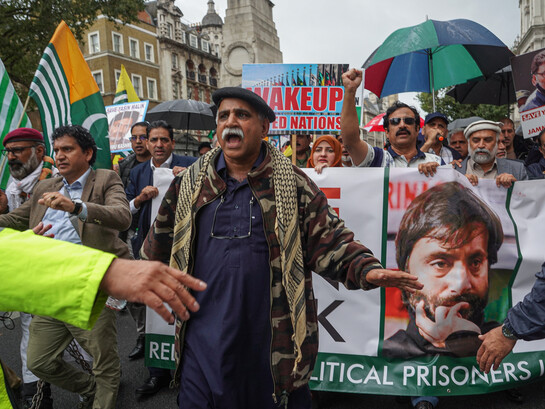 Le 5 août 2023, des manifestants se sont rassemblés dans le centre de Londres pour dénoncer l’occupation du Jammu-et-Cachemire par l’Inde et les violations présumées des droits humains visant à en maintenir le contrôle
