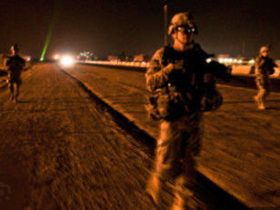 Cuando la guerra volvió al continente europeo han quedado evidentes numerosas asimetrías dentro de la propia organización: en gasto de defensa y en capacidad militar. Grupo móvil del Servicio Estatal de Fronteras de Ucrania buscan drones rusos (21/02/2024)