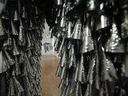 Verschiedene Künstler, Hier und jetzt im Museum Ludwig. De/collecting memories from Turtle Island, ausstellungsansicht. Mit freundlicher genehmigung des Museum Ludwig