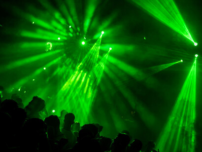 Mylène Farmer brille là où l’artifice devient émotion pure