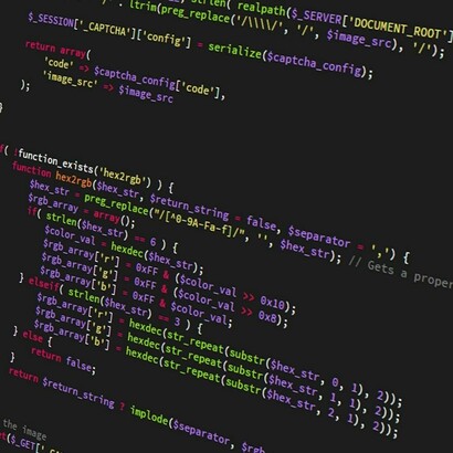 In base a questi, decide quali contenuti mostrarci, influenzando ciò che vediamo e come lo vediamo