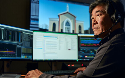 Religiöse Inhalte im Internet sind seit 2022 nur mit offizieller Lizenz erlaubt. Bibel-Apps verschwinden aus den Stores, Online-Gottesdienste benötigen Genehmigungen. Selbst WeChat-Gruppen werden überwacht