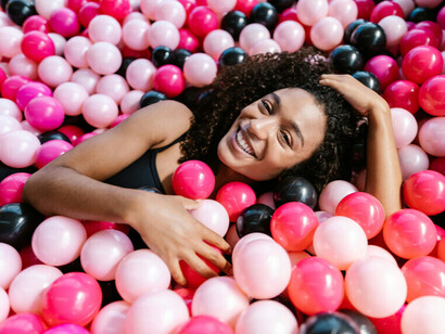 Entre rire, surprise et lâcher-prise, l’expérience transforme le jeu en véritable exploration sensorielle