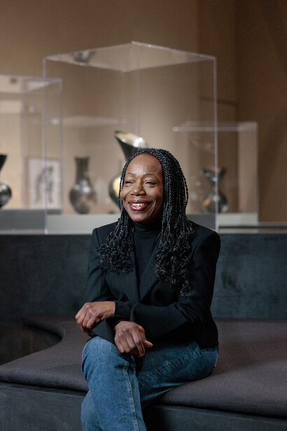 Portrait of Magdalene Odundo, 2023. Courtesy of the Gardiner Museum and the Xavier Hufkens Gallery