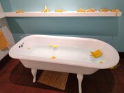 "Just toys in the gulf of America", instalación, Victoria Cabezas Green