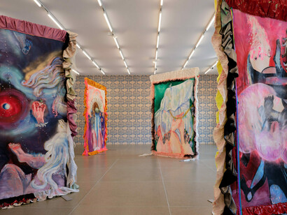 Klodin Erb, Curtain falls dog calls, exhibition view. Courtesy of Aargauer Kunsthaus