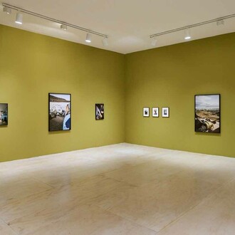 Inuuteq Storch, Soon will summer be over [Pronto se acabará el verano], vista de exhibición. Cortesía de MoMA PS1