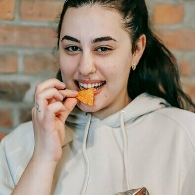 Essa insatisfação crônica é algo que faz parte da vida da maioria das mulheres. Não depende exatamente do corpo que temos, mas de como nos vemos. Já passei por fases em que estava mais distante do padrão, mas tão feliz que me achava linda como nunca