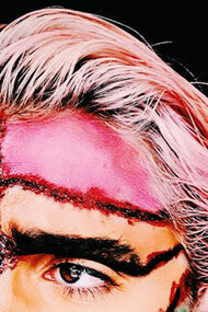 Pienso en que tu alargada cicatriz es una culebrilla traviesa y que juntos nos reiremos de este dolor