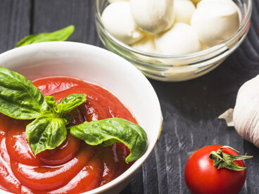 In Puglia è frequente l’uso di formaggi locali come caciocavallo o scamorza, che danno gusto e sostanza