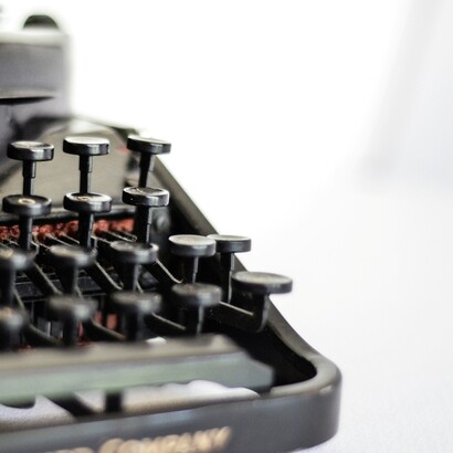 "Petrolio" è un'opera sconvolgente e frammentaria, che scava nel cuore oscuro del potere italiano