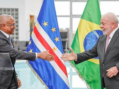 O Presidente de Cabo Verde, José Maria Neves e o Presidente do Brasil, Luís Inácio Lula da Silva em coletiva sobre a relação dos dois países, 2023. É uma história rica em que eu tive a felicidade de participar plenamente desde o início até agora e por isso o meu testemunho está eivado de orgulho pelo glorioso processo de reconstrução nacional que realizamos e, sobretudo, por o meu país ter procurado trilhar sempre o caminho do bem, sem cleptocratas nem ditadores, com baixos índices de corrupção e numa busca constante pela boa governação e bem-estar do povo caboverdiano