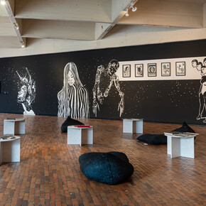 María Isabel Rueda, El oráculo de la noche, vista de exhibición. Cortesía del MAMBO
