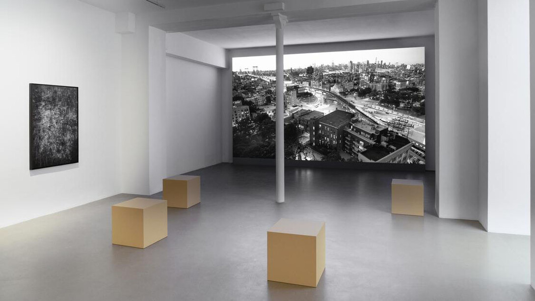 Melik Ohanian, Alteration, for a long time in time, vue de l'exposition. Avec l'aimable autorisation de la Galerie Chantal Crousel