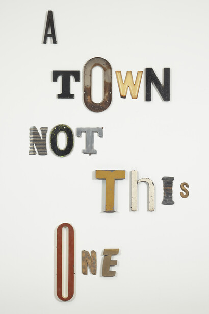 Jack Pierson, A Town Not This One, 2014, Metal and enamel, 266.7 x 147.3 cm (105 x 58 in), © Jack Pierson, Courtesy Galerie Thaddaeus Ropac Paris · Salzburg, Foto: Artist’s Studio