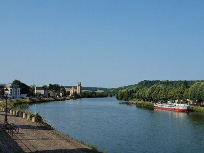 Ce paysage est de l'Yonne en amont de Sens, France