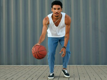 Este artigo explica como o excesso de telas afeta o cérebro, a postura e o preparo mental, e oferece estratégias para equilibrar tecnologia e rendimento, mostrando que a atenção ao corpo e à mente é fundamental para atletas de todas as modalidades