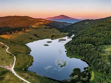 Tramonto al Lago Biviere, Nebrodi, Italia © Antonino Bartuccio