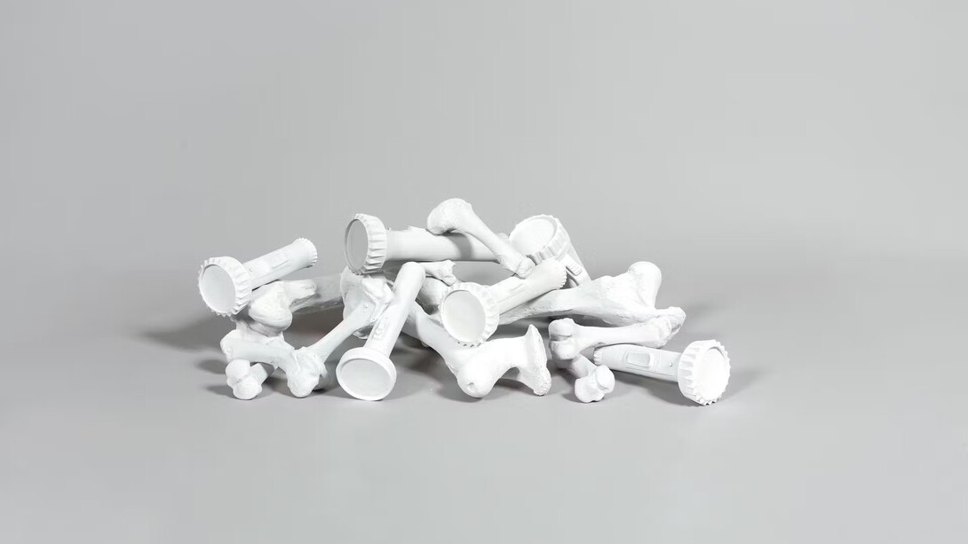 Barrão, Huesos y linternas, 2015. Cortesía del MON - Museu Oscar Niemeyer