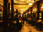 Interior del histórico Gran Café Tortoni, visita obligatoria en Buenos Aires, Argentina