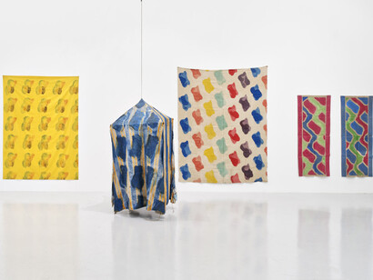 Claude Viallat, His Form is sixty years old, exhibition view. Courtesy of Ceysson and Bénétière