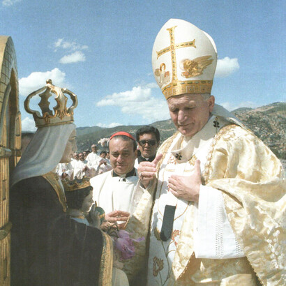 El Papa Juan Pablo II durante la coronación a la Virgen de Coromoto, Venezuela, enero de 1985
