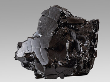 Trozo de carbón. La explotación de minerales estratégicos podría fortalecer la autonomía económica groenlandesa, pero también intensificar la presión externa y la dependencia geopolítica