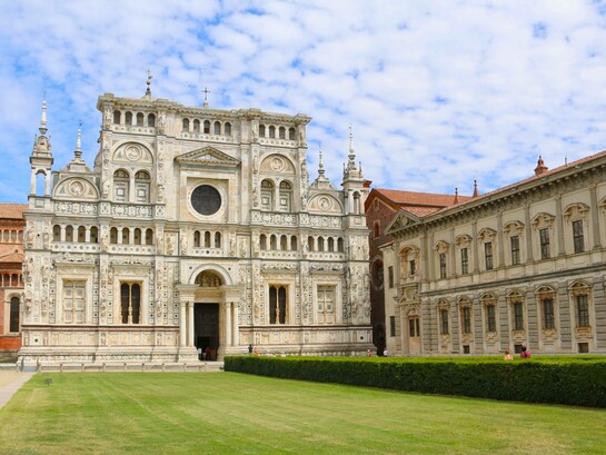 La Certosa di Pavia, complesso monumentale che comprende un monastero e un santuario, edificata alla fine del XIV secolo per volere di Gian Galeazzo Visconti, primo duca di Milano