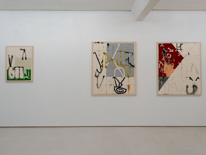 Alsino Skowronnek, Dejar que las cosas pesadas floten, vista de exhibición. Cortesía de Galería Moisés Pérez de Albéniz