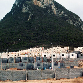 Alejandro Cartagena, Fragmented cities, Escobedo, 2005-10. Cortesía del artista © Alejandro Cartagena