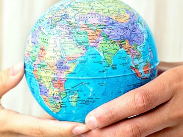 Mas admito: há uma centelha de esperança nessa distopia. A possibilidade de um choque cósmico que nos obrigasse, finalmente, a olhar para o planeta como um lar comum
