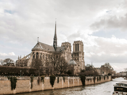 Fachada de la Iglesia de Notre Dame, París, Francia