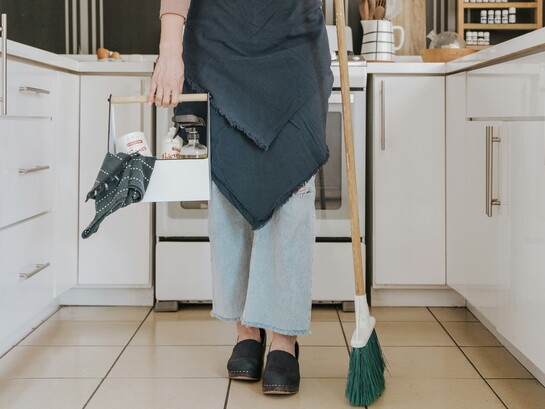 Kiyomeru significa "purificare" ed è una pratica giapponese che trasforma la pulizia quotidiana in un atto meditativo, in cui si purifica sia l’ambiente che la mente