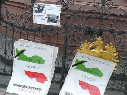 Carteles de protesta, Irán, 28 de junio de 2009. Fotografía de Jeremy Hunsinger