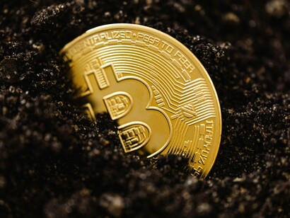 No cenário internacional, a China mantém liderança quase absoluta na produção e no processamento de terras raras. Desde a década de 1990, o país compreendeu que a hegemonia tecnológica seria decisiva para garantir seu protagonismo industrial e militar

