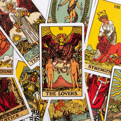 La consultazione dei tarocchi è un rito liminale che sospende la quotidianità e consente una riorganizzazione del senso