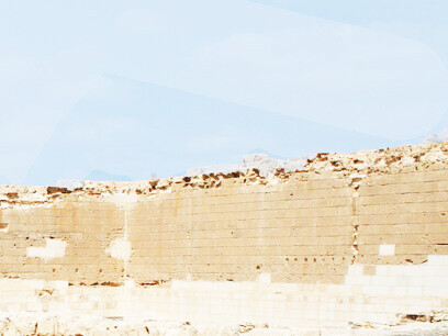 Un antiguo puerto interior, ahora sumergido, que, en opinión de los expertos, pudo haber estado vinculado con el templo de Taposiris Magna y es posible que se encuentre sepultada Cleopatra junto a Marco Antonio. El templo de Osiris en Taposiris Magna, periodo ptolemaico, Alejandría, Egipto