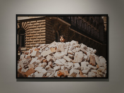Regina José Galindo, Glass ceiling, vista de exhibición. Cortesía de ADN Galeria. Foto por Roberto Ruiz